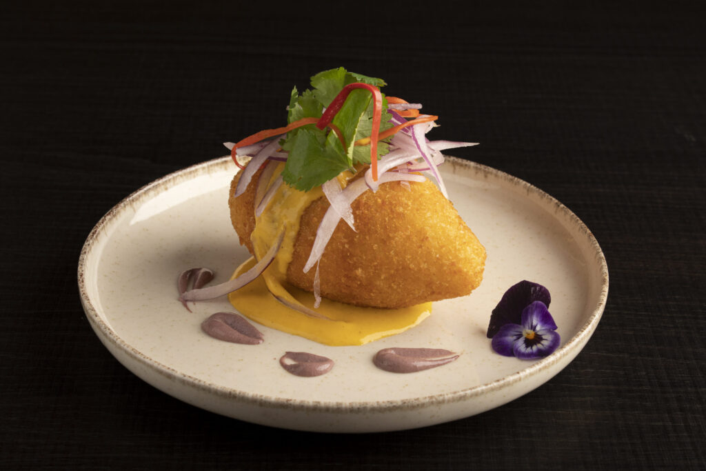 Papa rellena peruano servido en Misky Hallpa, Alcalá de Henares